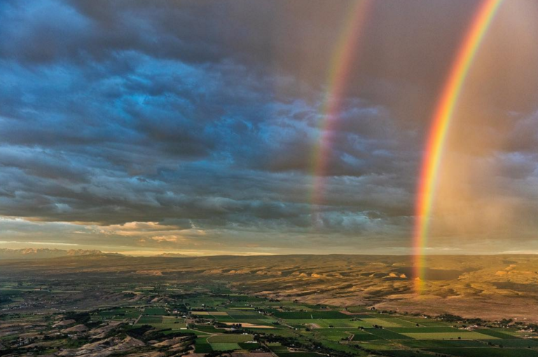 Para Natgeo el fotógrafo @lighthawk_org nos trae estos impresionantes arco iris en Montrose Colorado