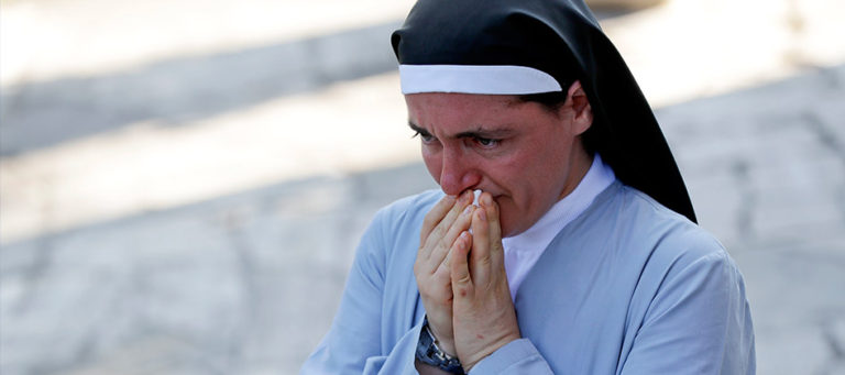Una monja es el rostro del terremoto en Italia