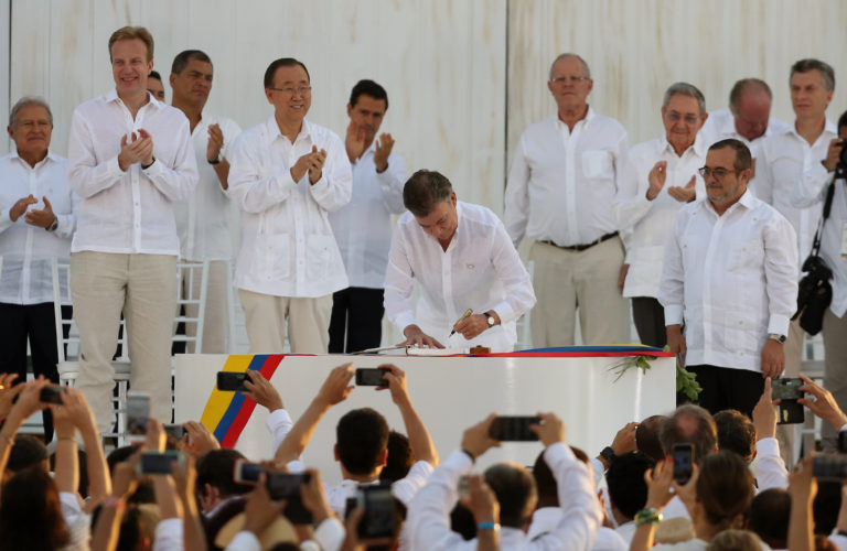 Santos busca de desbloquear acuerdo de Paz