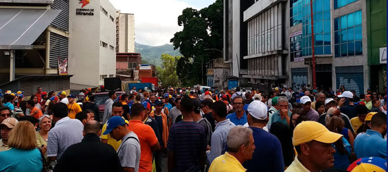 Oposición extiende sus protestas en las calles de toda Venezuela