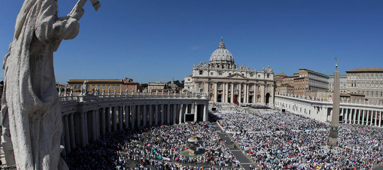 Oposición en Venezuela invita al Vaticano para diálogo con Maduro