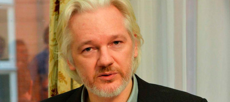 Assange confrontado con Ecuador