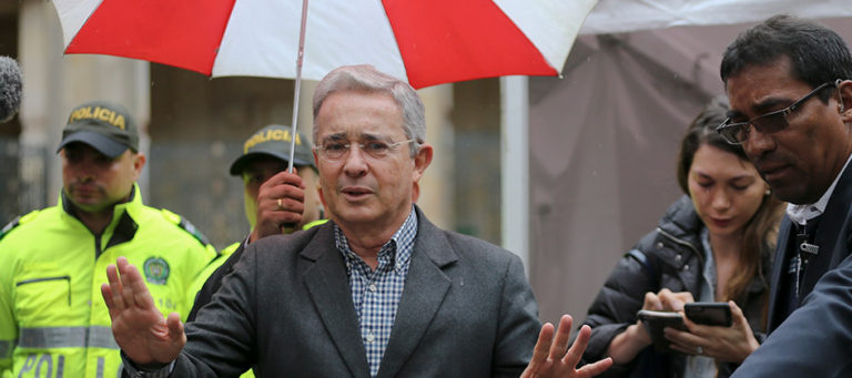 Uribe descarta amnistía para guerrilleros con «delitos atroces»