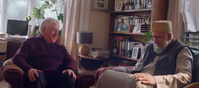 Amazon lanza comercial «A Priest and Imam meet for a cup of tea»