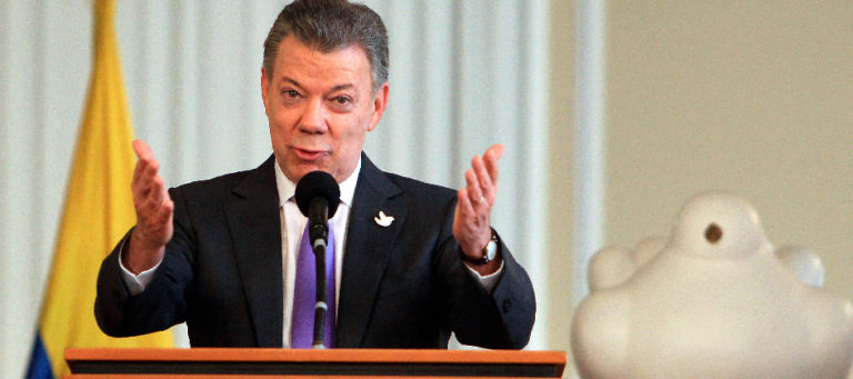 Santos recibe apoyo completo de la OEA