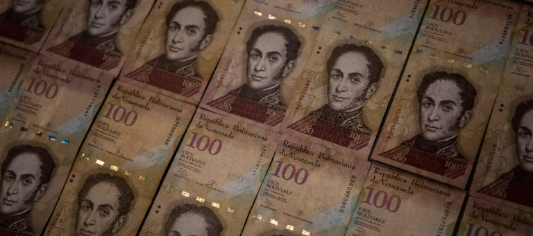 Venezuela: Maduro manda a retirar billetes del mercado para enfrentar a las mafias
