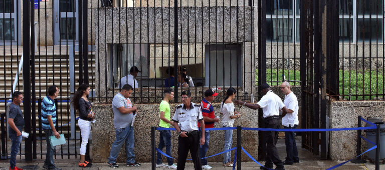 Vidas en pausa: los cubanos que esperan poder reunirse con su familia en EE.UU.