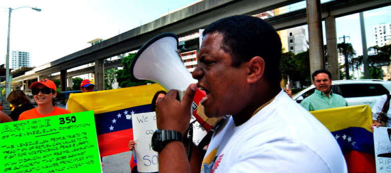 Oposición venezolana recibe el premio Sárajov en medio de traiciones y pólemica
