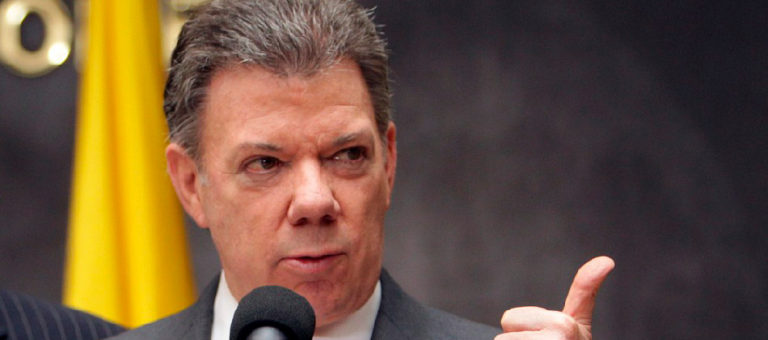 Santos critica a las FARC por mantener la misma sigla para el partido político