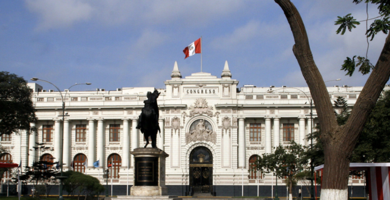 Crisis en Perú: La nación ahora tiene dos presidentes.