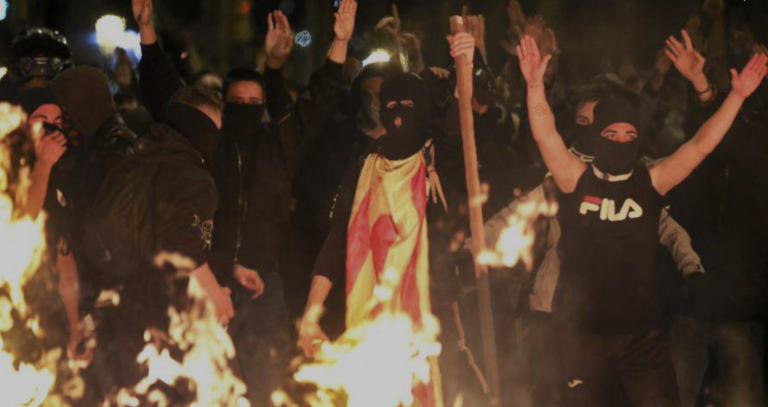 Desorden en Cataluña: 80 heridos, 33 detenidos